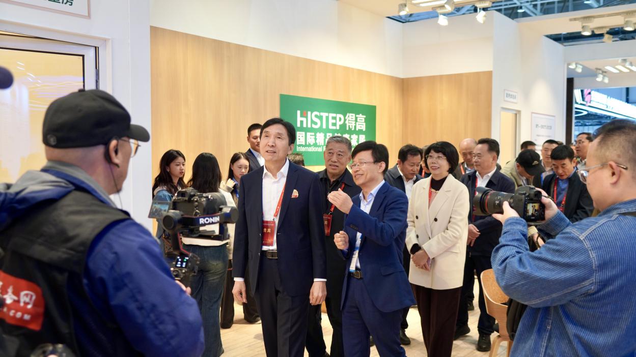 51漫画在线观看亮相第86届中国教装展，“生命氧”重构健康学习新场景 图片5